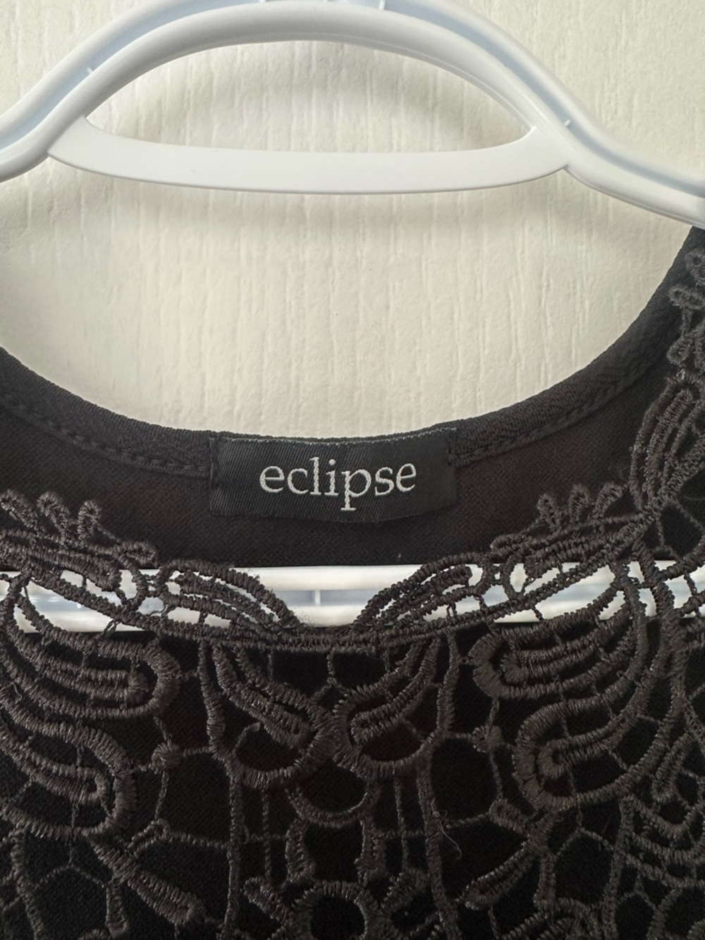 NWOT Women’s Bodycon Black Mini Dress With Lace Detail Plunge Neckline Sz Small - Picture 4 of 7